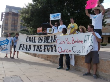 SIerra Club members and volunteers outside AUstin CIty Hall on Thursday June 20th.